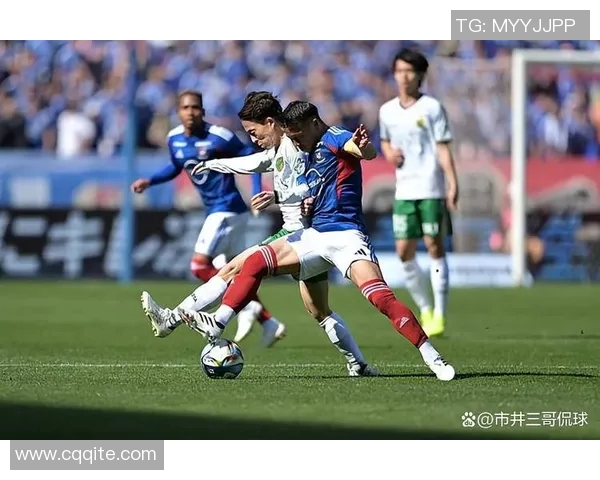 大板飞脚与鹿岛鹿角的激烈对决揭示足球战术的精彩与魅力