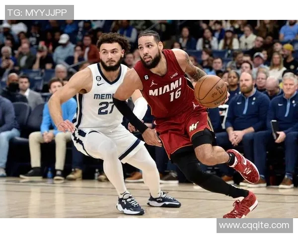 快船与灰熊马丁对决精彩纷呈球迷期待激烈比赛瞬间