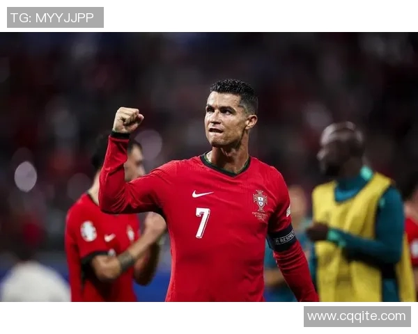 达尼洛的传奇之路：从青涩少年到足球场上的璀璨明星