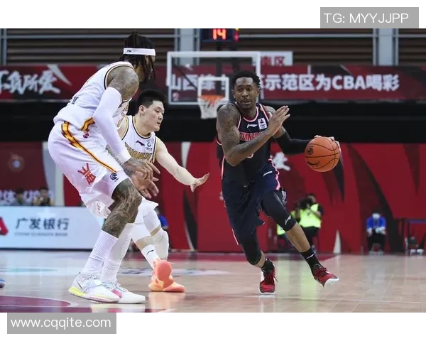 马尚布鲁克斯：从篮球场上的明星到生活中的榜样之路